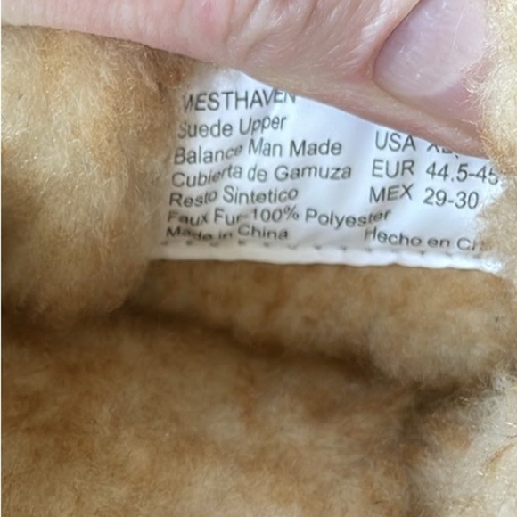 NWOT Men’s slippers - Picture 8 of 8